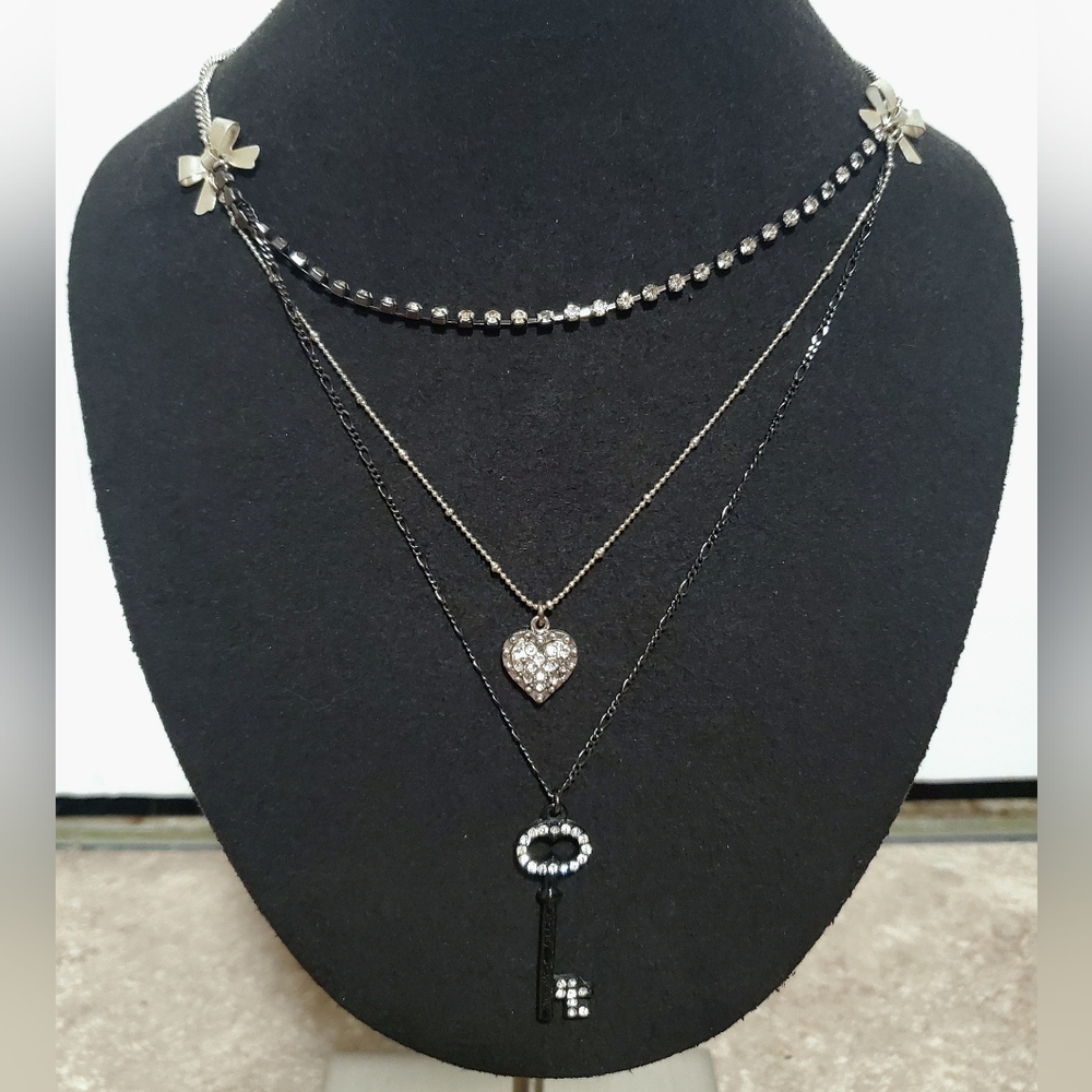 🆕️ Betsey Johnson Layered Heart And Key Necklace With Silver Bows🎀💕